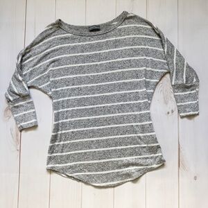 Market & Spruce Gray Striped 3/4 Sleeve Top